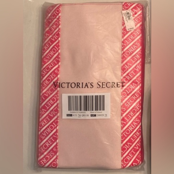Victoria secret blanket and tote NEW - Picture 3 of 9